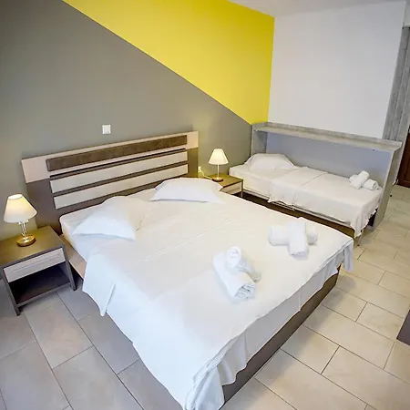 Dafni's Seaside Luxury Aparthotel 3*