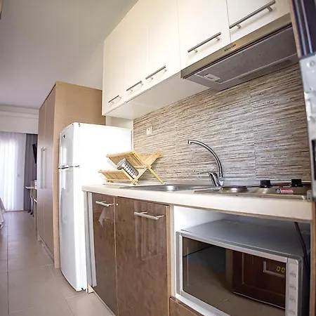 Dafni's Seaside Luxury Aparthotel 3*