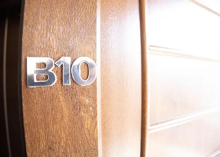 Dafni's Seaside Luxury Apartahotel