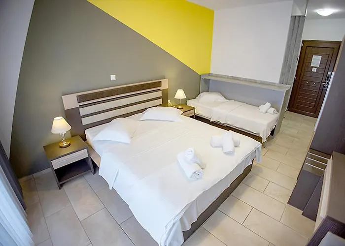 Dafni's Seaside Luxury Apartahotel 3*