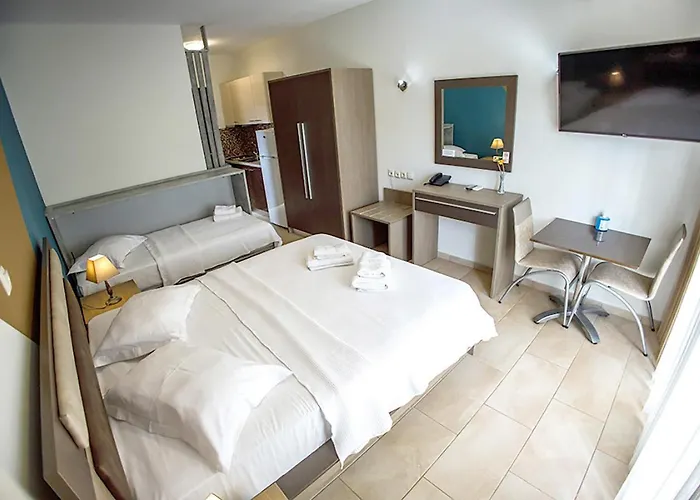 Dafni's Seaside Luxury Apartahotel 3*