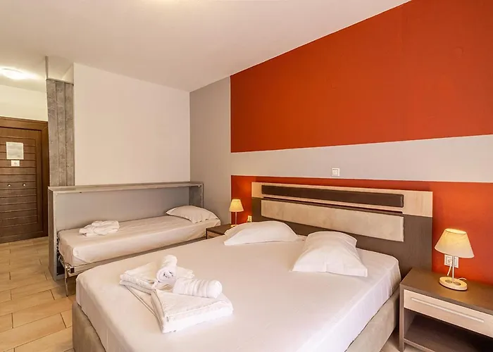 Dafni's Seaside Luxury Apartahotel 3*