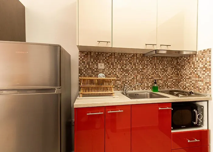 Dafni's Seaside Luxury Apartahotel 3*