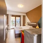 아파트호텔 Dafni's Seaside Luxury 3*